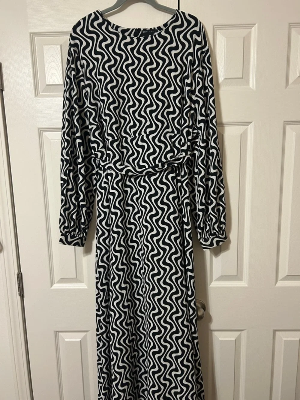 ASOS Curve Black & White Maxi Dress 20 - Picture 1 of 7